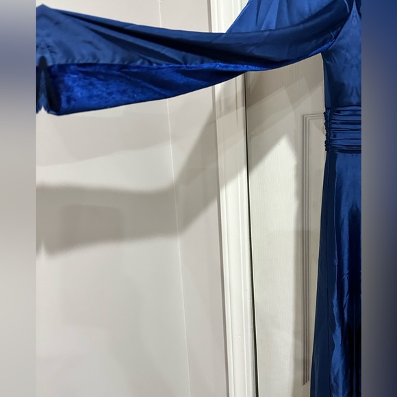 LONG SLEEVE RUCHED WAIST A-LINE GOWN - Picture 13 of 16